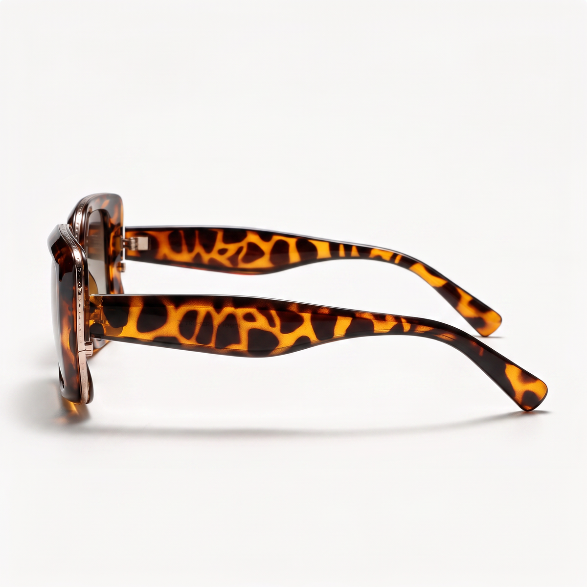 The Blank Tag Sovereign oversized square polarised sunglasses for women, demi tortoise with brown gradient lens – side view — view 2