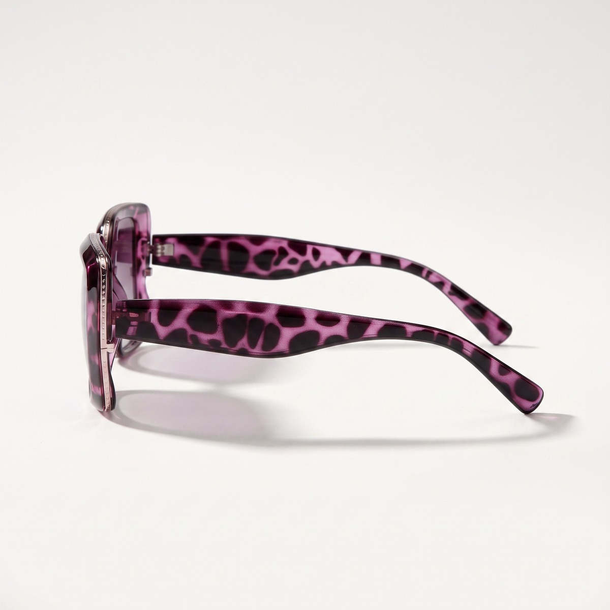 The Blank Tag Sovereign oversized square polarised sunglasses for women, pink demi acetate with pink gradient lens – angled view — view 3